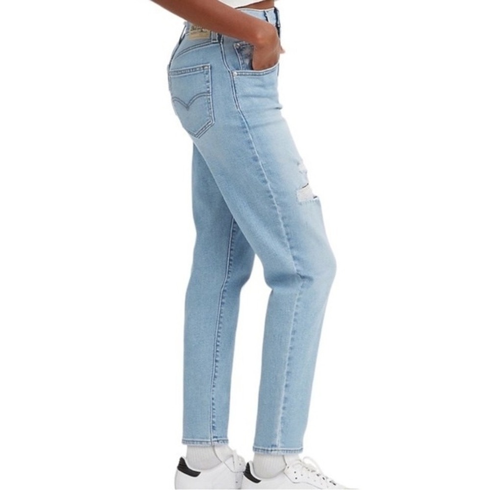 Levi's SilverTab High Rise Mom Tapered Jeans Light Wash‎ Distressed 24